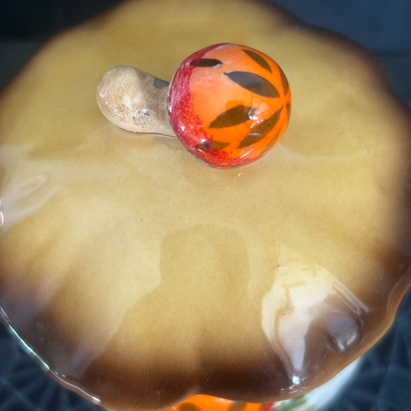 Merry Mushroom Vintage Ceramic Canister 6” 1970’s - Picture 5 of 11